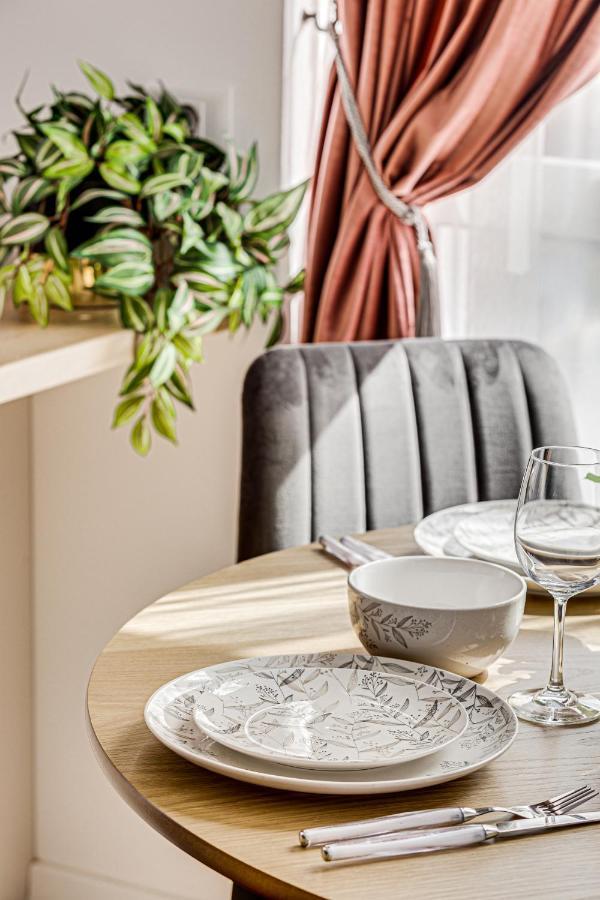 Elegant Apartment Near Afi & Atrium Mall Arad Kültér fotó